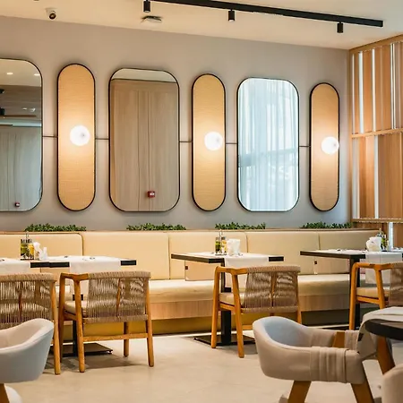 Four Points By Sheraton Sunny 4* 써니비치