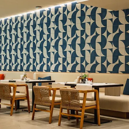 호텔 Four Points By Sheraton Sunny 4*