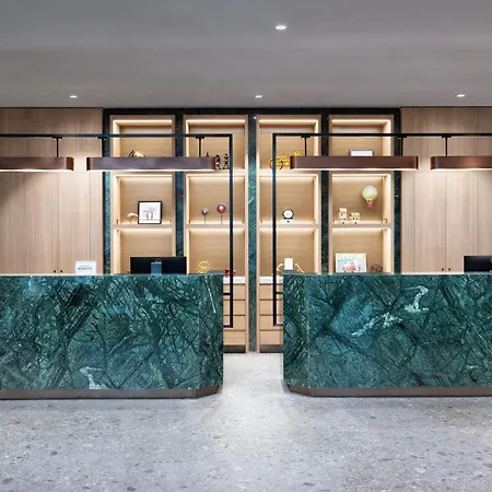 Four Points By Sheraton Sunny 호텔 4*