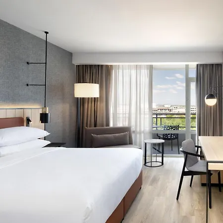 Four Points By Sheraton Sunny 호텔 4*